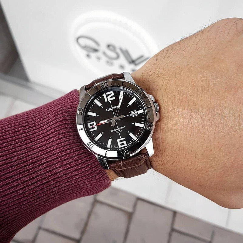 Casio Enticer MTP-VD01BL-1BVUDF Orologio Uomo - Quadrante Nero Analogico, Cinturino In Acciaio Inossidabile, Cassa In Acciaio, Data, Look Classico E Sportivo