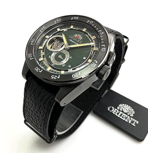 ORIENT RETRO FUTURE CAMERA MECHANICAL MEN'S WATCH| RA-AR0202E10B