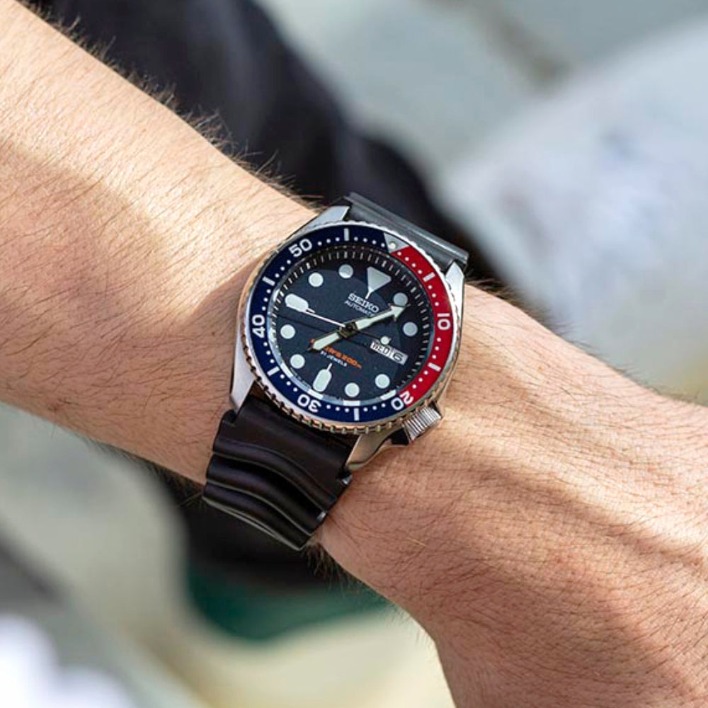 Seiko SKX Series Pepsi Dial Black Silicon Strap Watch | SKX009
